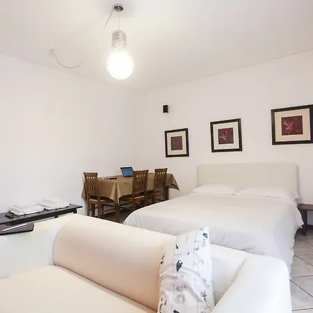 Vanni Terrace בית הארחה